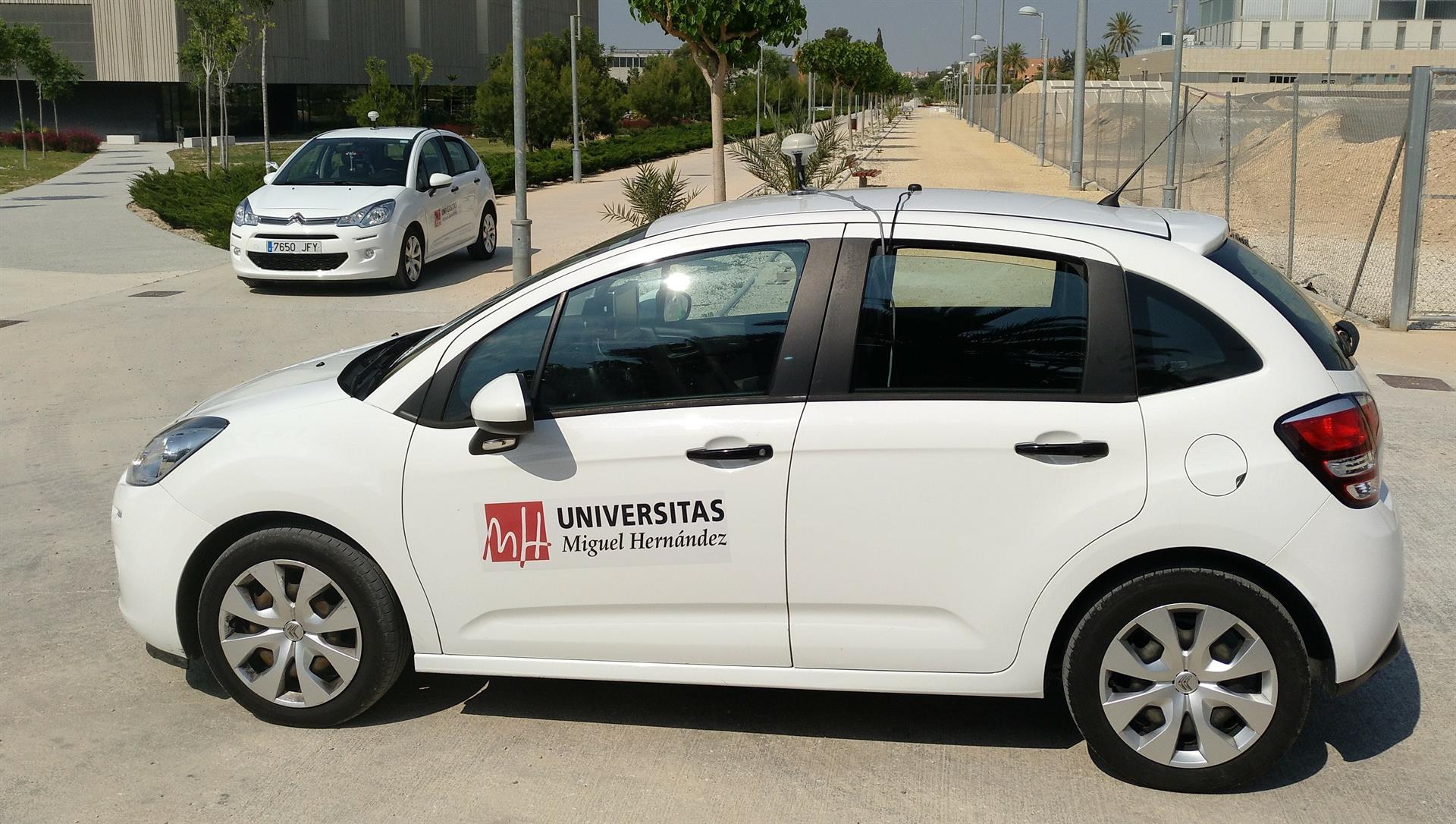 Investigadores de la UMH de Elche participan en el diseño de los estándares de telecomunicaciones para los coches del futuro Investigadores de la UMH de Elche participan en el diseño de los estándares de telecomunicaciones para los coches del futuro