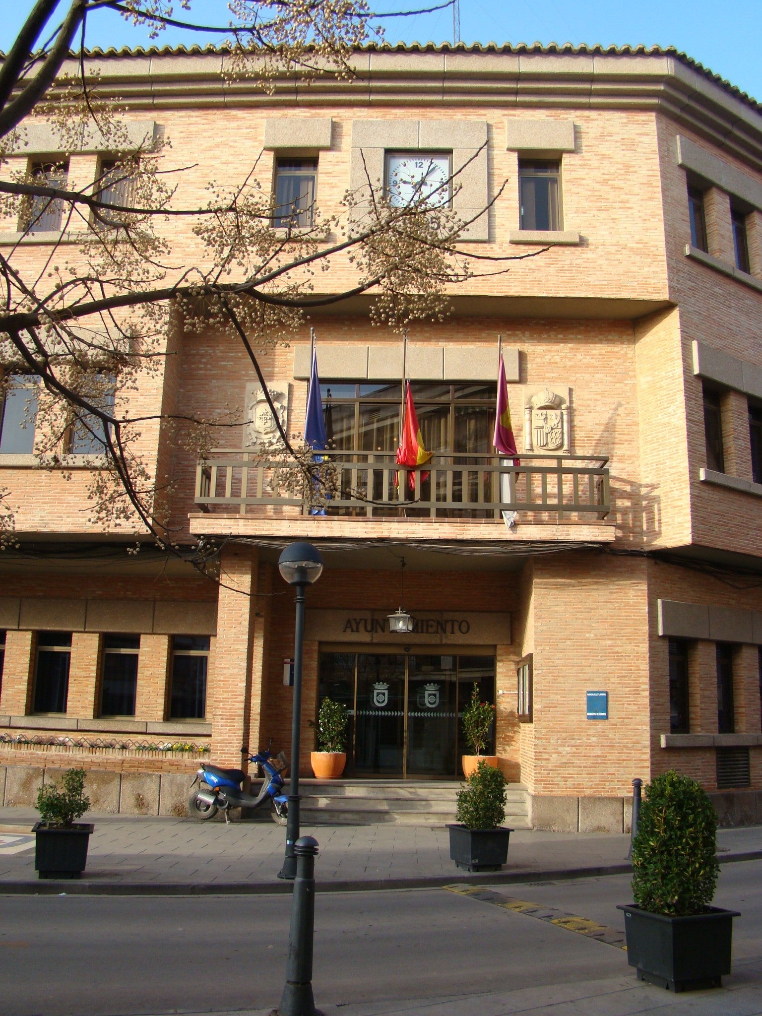 Laura Arriaga: "La incidencia del coronavirus en Miguelturra es baja, sólo hay 2 o 3 enterramientos más respecto al año pasado" Laura Arriaga: "La incidencia del coronavirus en Miguelturra es baja, sólo hay 2 o 3 enterramientos más respecto al año pasado"