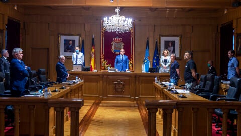 O pleno da Deputaci&oacute;n de Ourense gardou hoxe un minuto de silencio polas v&iacute;timas do COVID19