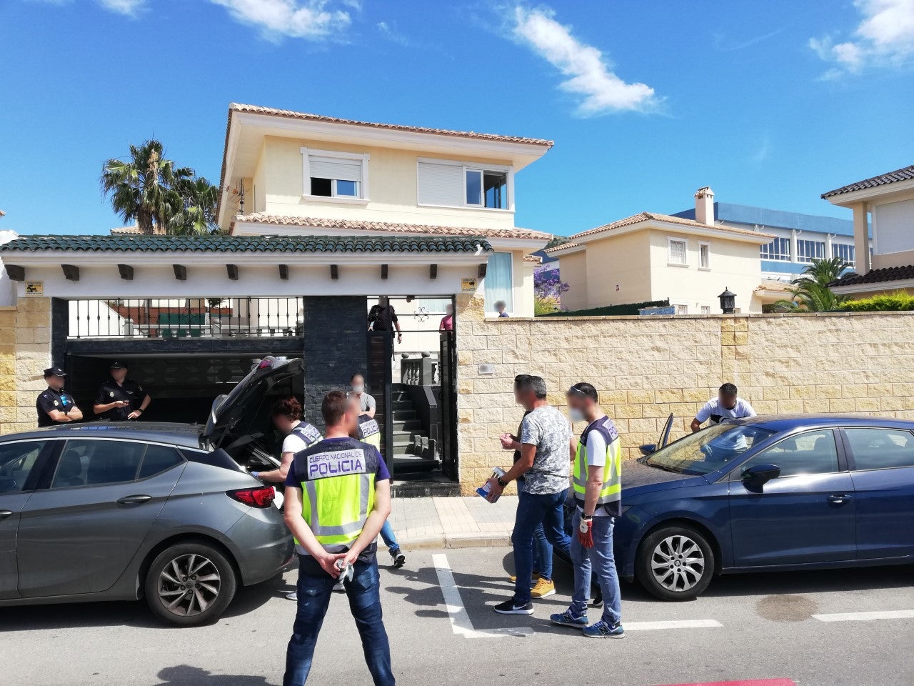 La Policía Nacional desmantela plantaciones de marihuana en Elche y Elda La Policía Nacional desmantela plantaciones de marihuana en Elche y Elda