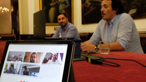 Jos&eacute; Mar&iacute;a Gonz&aacute;lez y Manuel Queiruga, en rueda de prensa