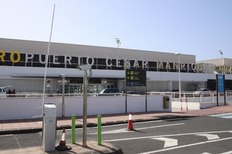 Cuarentena para 13 personas del avión a Lanzarote con un pasajero de Ciudad Real con COVID Cuarentena para 13 personas del avión a Lanzarote con un pasajero de Ciudad Real con COVID