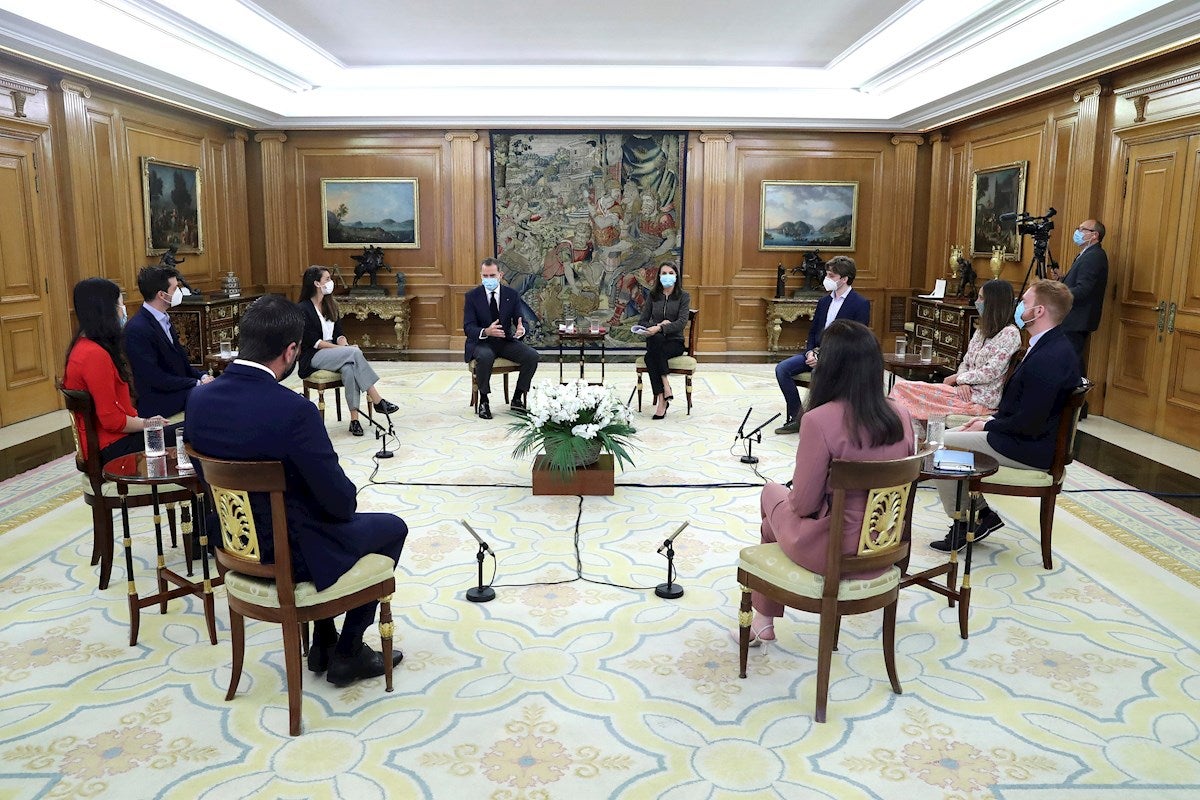 El Rey anima a los jóvenes a "ponerse de pie y no perder la esperanza" El Rey anima a los jóvenes a "ponerse de pie y no perder la esperanza"