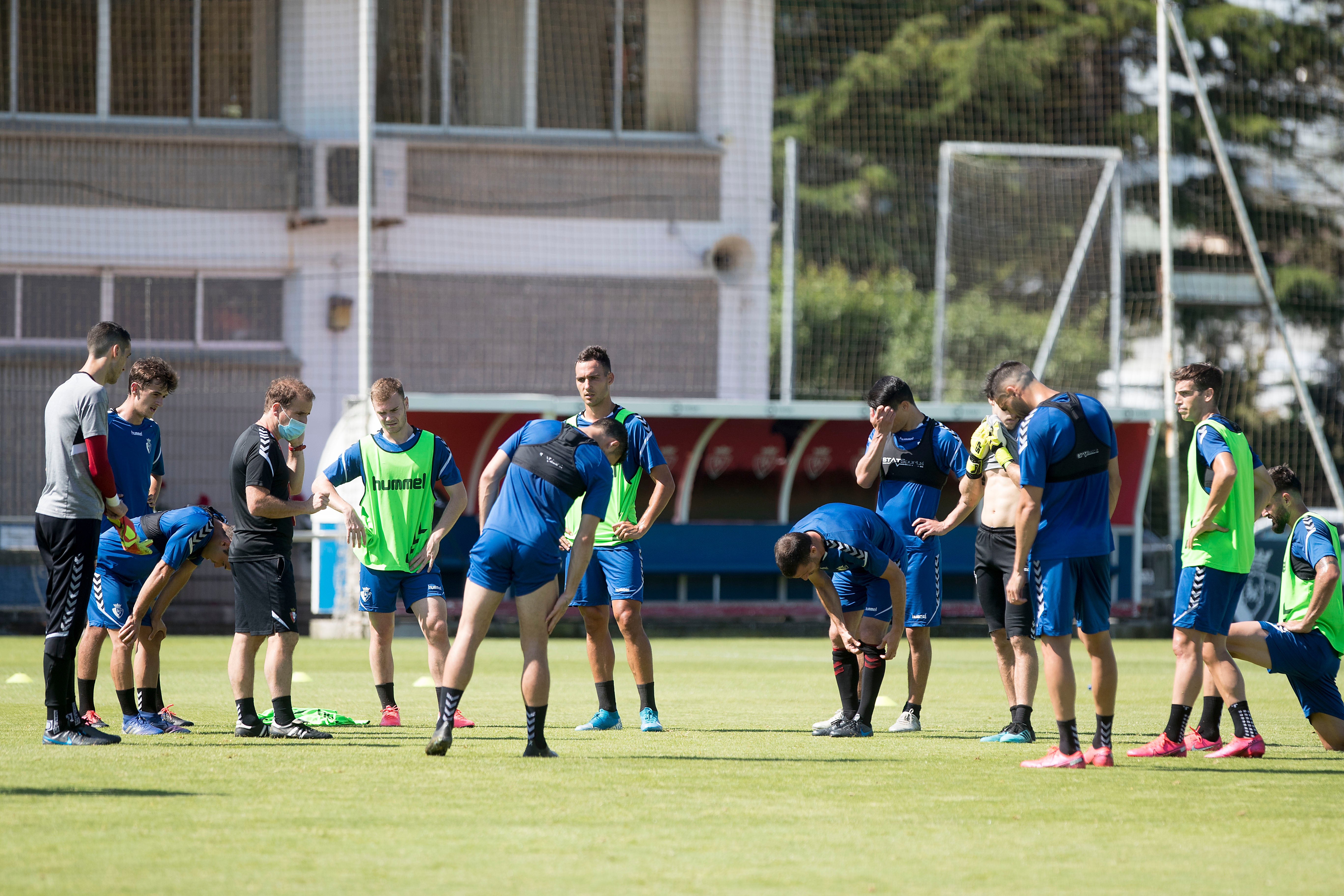 Último entrenamiento de la semana: técnica, rondos y posesiones Último entrenamiento de la semana: técnica, rondos y posesiones