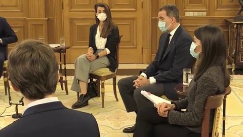 Encuentro de los Reyes con un grupo de j&oacute;venes talentos para hablar de las consecuencias de la pandemia
