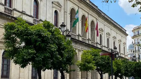 Fachada principal del Ayuntamiento de Sevilla Fachada principal del Ayuntamiento de Sevilla