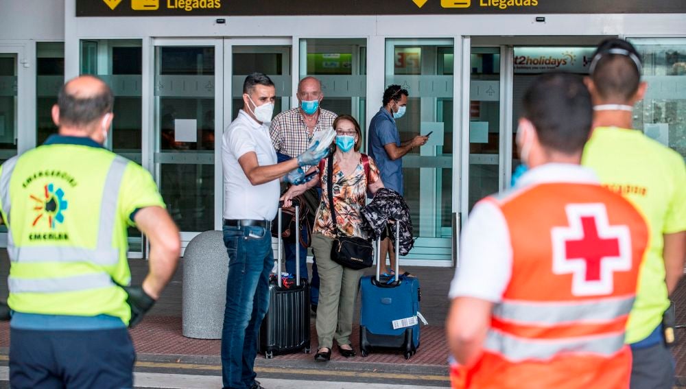 Pasajeros del vuelo procedente de Madrid con un hombre positivo en coronavirus