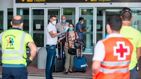 Pasajeros del vuelo procedente de Madrid con un hombre positivo en coronavirus Pasajeros del vuelo procedente de Madrid con un hombre positivo en coronavirus