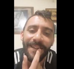 Álvaro Fernández muestra su diente roto en redes Álvaro Fernández muestra su diente roto en redes