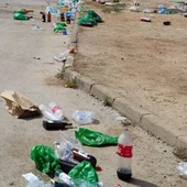 El macrobotellón dejó mucha suciedad en la zona donde se celebró El macrobotellón dejó mucha suciedad en la zona donde se celebró