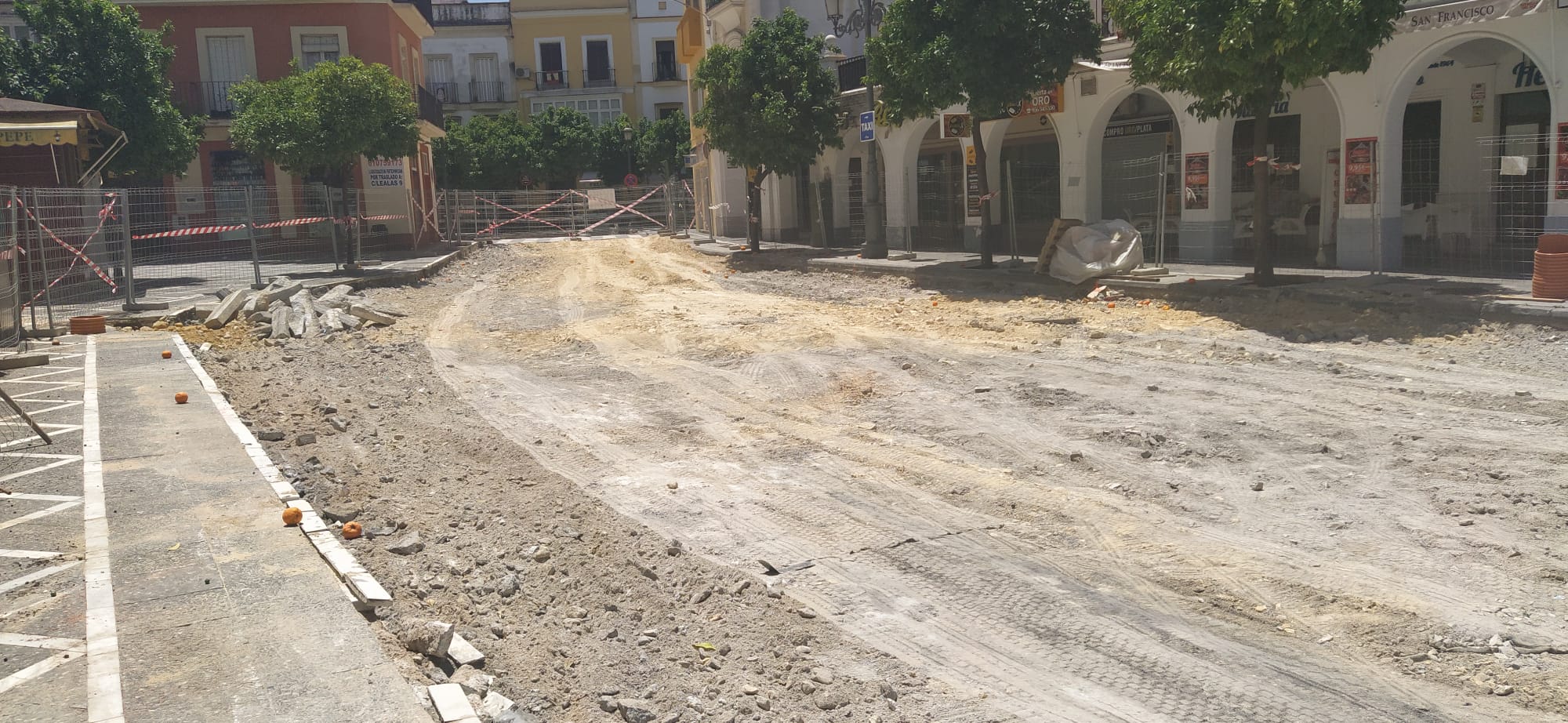 La Junta ordena la paralización de las obras de Plaza Esteve La Junta ordena la paralización de las obras de Plaza Esteve