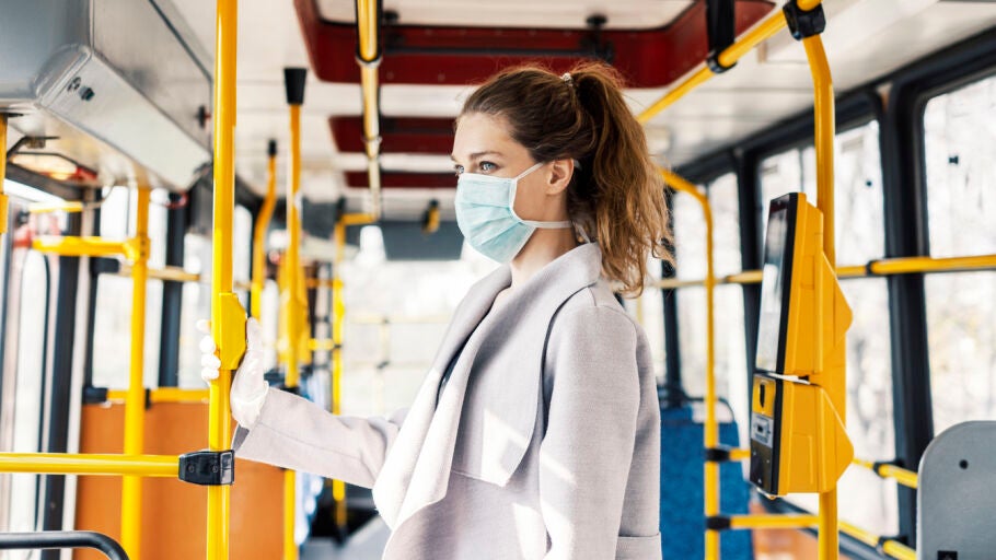 Mujer en bus
