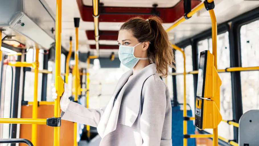 Mujer en bus Mujer en bus
