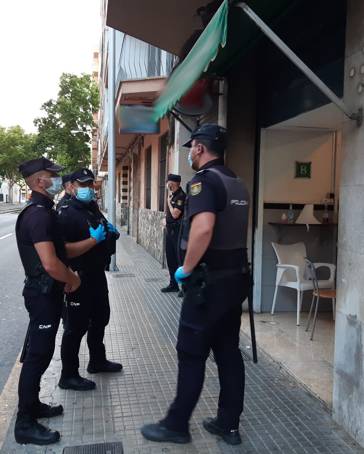 Levantan acta a un bar de Palma con 48 personas sin distancia de seguridad Levantan acta a un bar de Palma con 48 personas sin distancia de seguridad