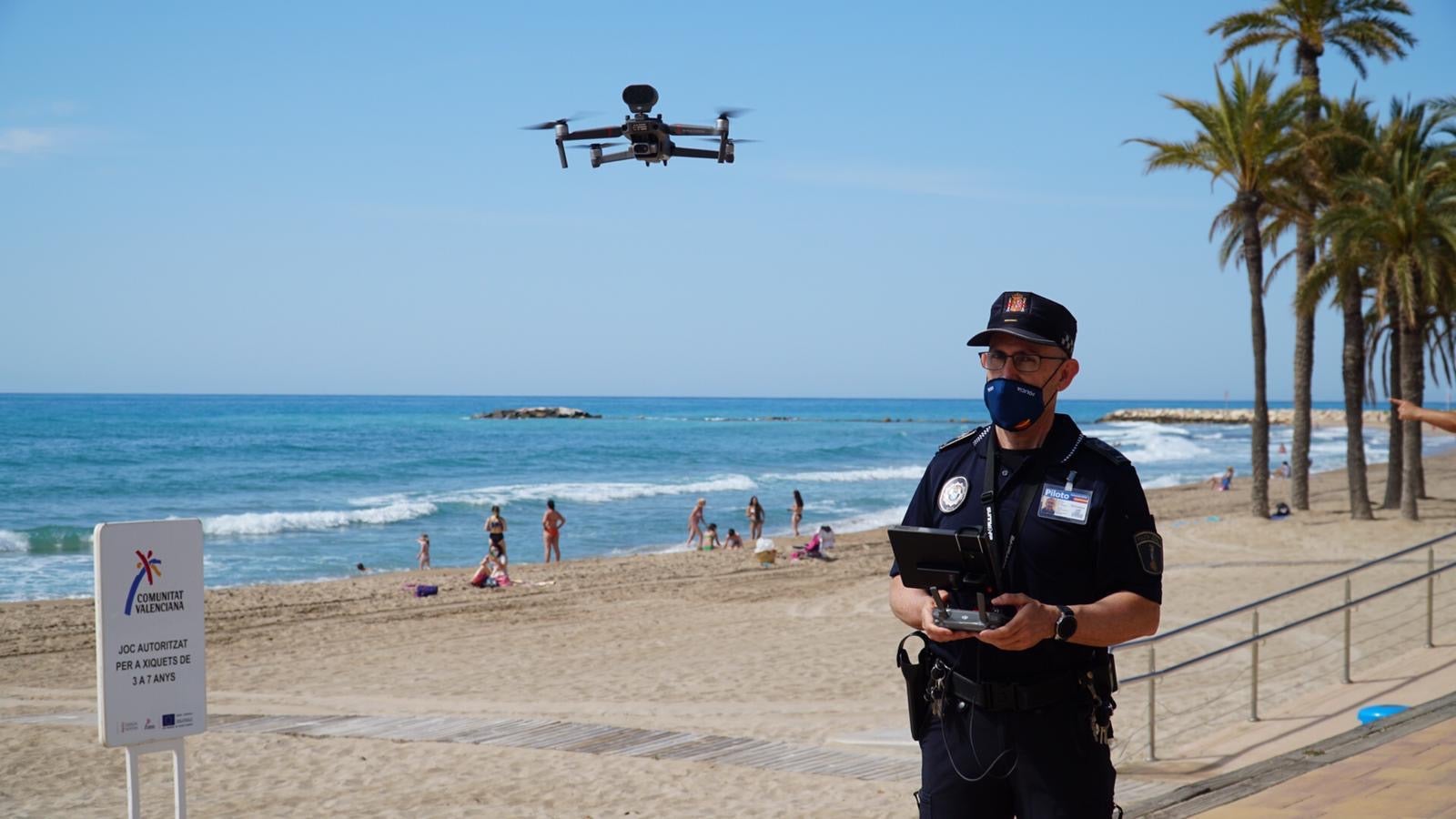 La Vila ha abierto sus playas sin aglomeraciones y con un importante dispositivo de seguridad La Vila ha abierto sus playas sin aglomeraciones y con un importante dispositivo de seguridad
