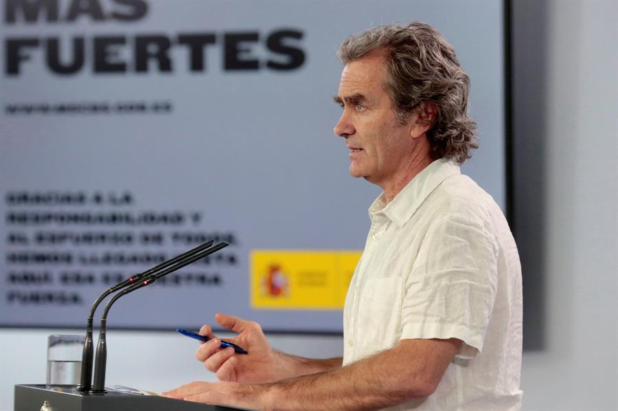 Fernando Simón atribuye la ausencia de fallecidos a "problemas de alguna comunidad" a la hora de cargar los datos Fernando Simón atribuye la ausencia de fallecidos a "problemas de alguna comunidad" a la hora de cargar los datos