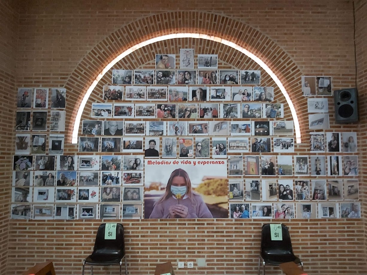 La Iglesia de María Auxiliadora acoge una exposición con fotografías de cerca de 2000 personas La Iglesia de María Auxiliadora acoge una exposición con fotografías de cerca de 2000 personas