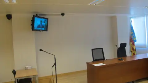 Juicio telemático en la Ciudad de la Justicia de Elche. Juicio telemático en la Ciudad de la Justicia de Elche.
