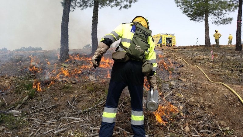 La Unidad de Policía Adscrita a la Comunidad Autónoma de Andalucía en Málaga ha denunciado a una persona en relación al incendio de Casares La Unidad de Policía Adscrita a la Comunidad Autónoma de Andalucía en Málaga ha denunciado a una persona en relación al incendio de Casares
