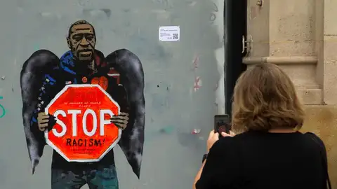 Grafiti de TVBOY en Barcelona en homenaje a George Floyd Grafiti de TVBOY en Barcelona en homenaje a George Floyd