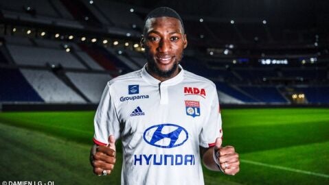 Ekambi ya luce como jugador de Olympique.