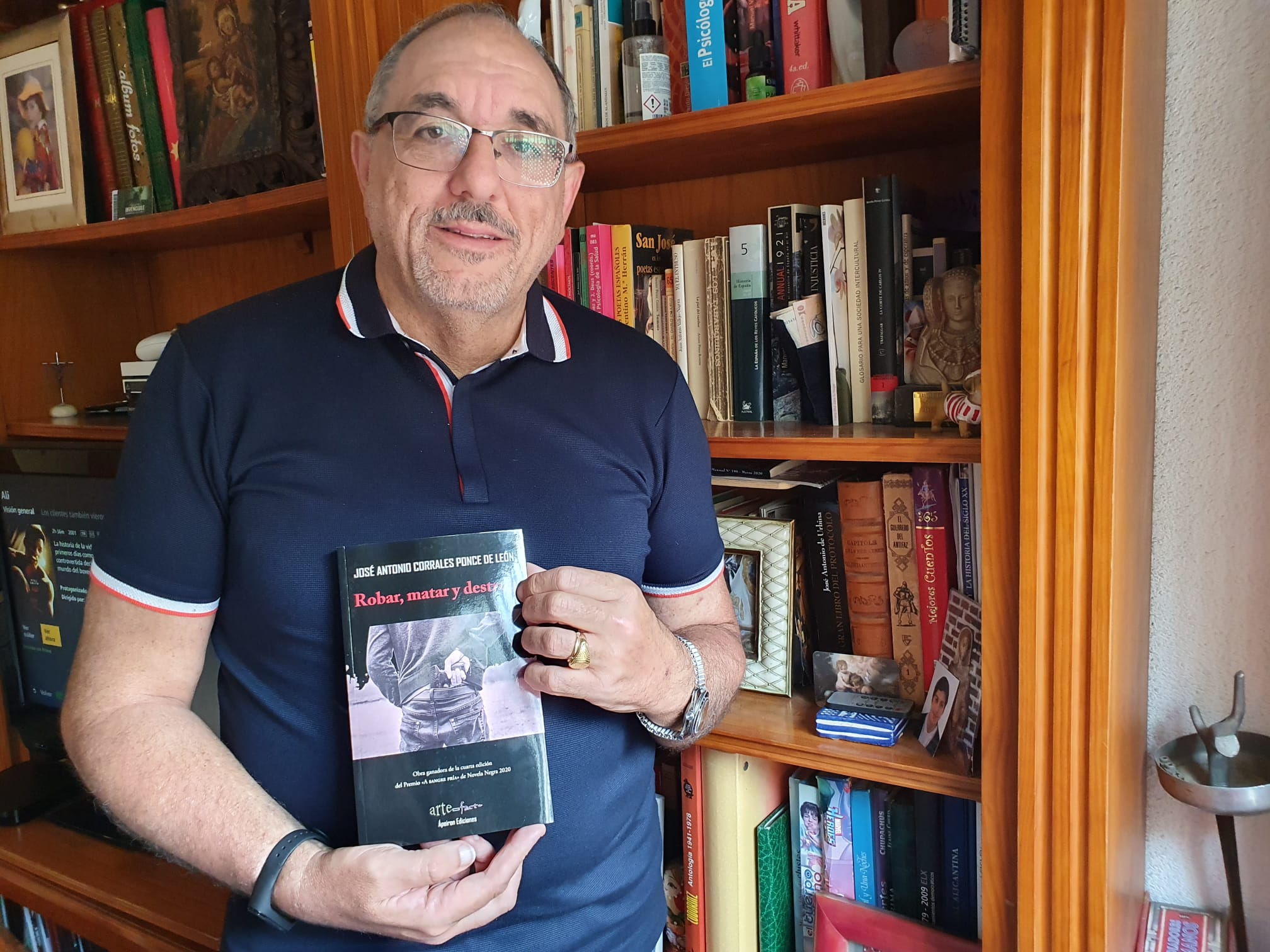 José Antonio Corrales gana el premio 'A sangre fría' de novela negra con 'Robar, matar y destruir' José Antonio Corrales gana el premio 'A sangre fría' de novela negra con 'Robar, matar y destruir'