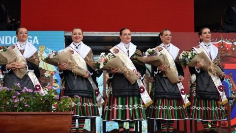 La Dulcinea y Damas quieren hacer una ofrenda floral a la Virgen del Prado La Dulcinea y Damas quieren hacer una ofrenda floral a la Virgen del Prado
