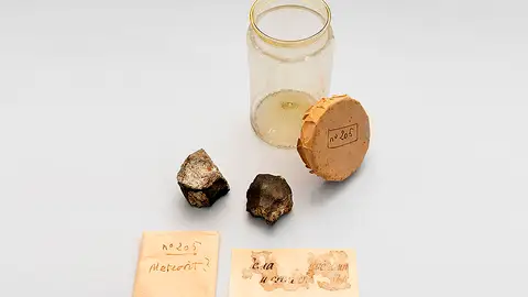 Redescubiertos dos fragmentos del meteorito que cayo en Barcelona en 1704 Redescubiertos dos fragmentos del meteorito que cayo en Barcelona en 1704