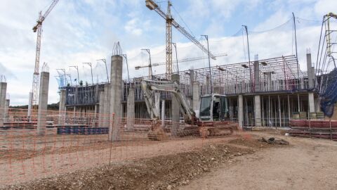 Las obras del Hospital de Alca&ntilde;iz han acumulado importantes retrasos