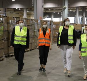 El president Ximo Puig ha visitado el centro logístico de Feria Valencia junto a la consellera de Sanidad Ana Barceló. El president Ximo Puig ha visitado el centro logístico de Feria Valencia junto a la consellera de Sanidad Ana Barceló.