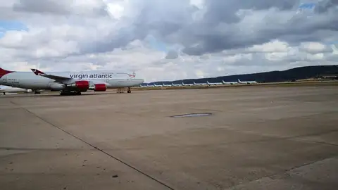 Aviones estacionados en el aeropuerto de Ciudad Real Aviones estacionados en el aeropuerto de Ciudad Real