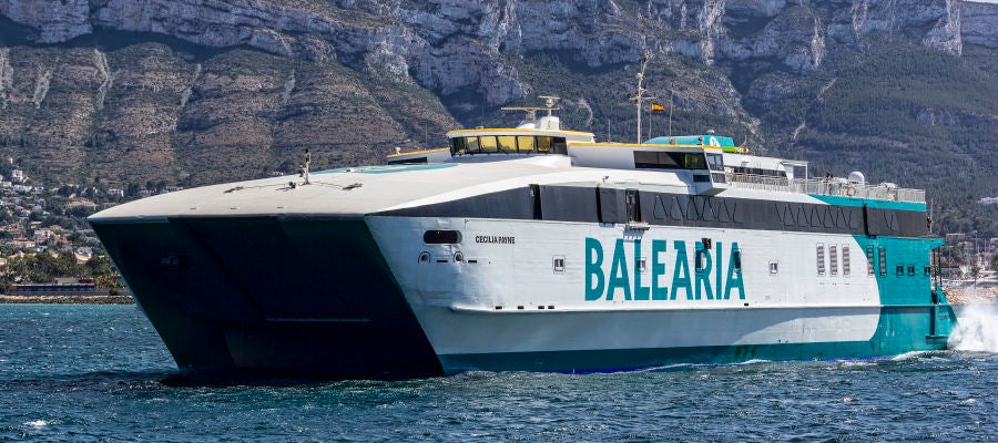 Barco Cecilia Payne de Balearia, que cubre la ruta entre Mallorca e Ibiza. Barco Cecilia Payne de Balearia, que cubre la ruta entre Mallorca e Ibiza.