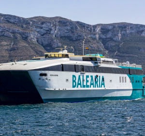 Barco Cecilia Payne de Balearia, que cubre la ruta entre Mallorca e Ibiza. Barco Cecilia Payne de Balearia, que cubre la ruta entre Mallorca e Ibiza.