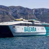 Barco Cecilia Payne de Balearia, que cubre la ruta entre Mallorca e Ibiza. 