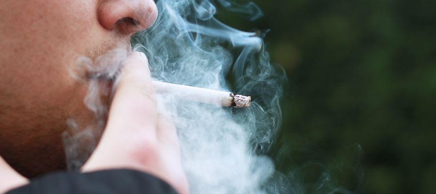 Fumar puede propagar el coronavirus, según Sanidad Fumar puede propagar el coronavirus, según Sanidad