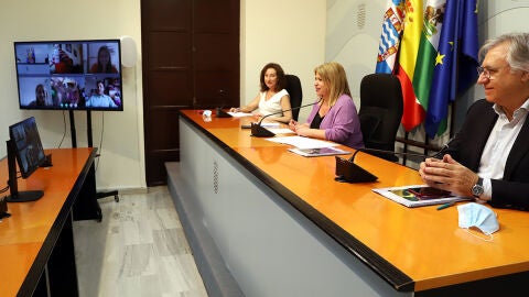 Instantes de la rueda de prensa