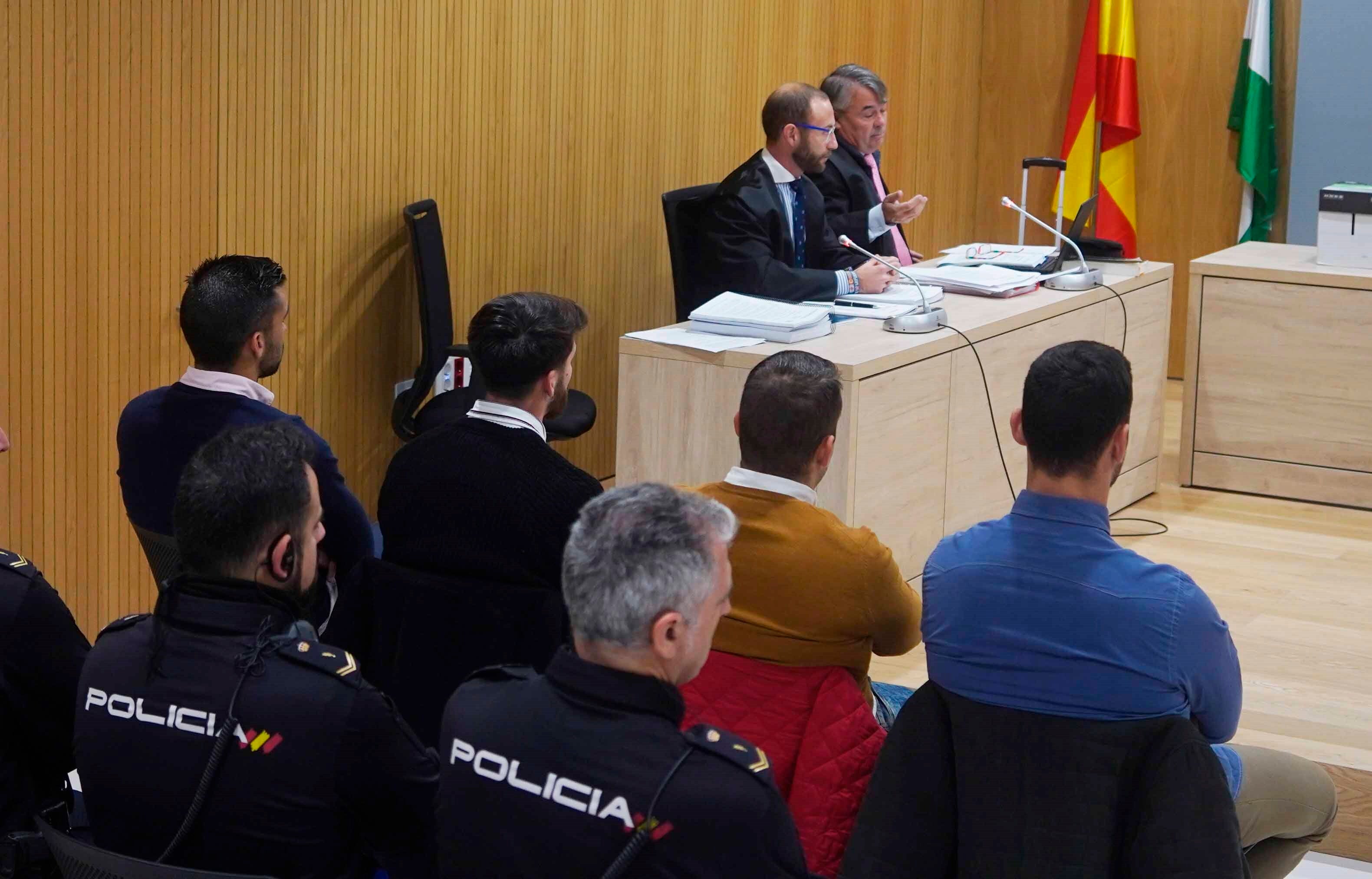 El Supremo confirma la condena a dos miembros de La Manada por un delito contra la intimidad El Supremo confirma la condena a dos miembros de La Manada por un delito contra la intimidad