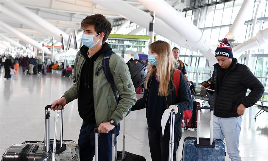 Los aeropuertos españoles recibirán 100 vuelos del espacio Schengen este domingo Los aeropuertos españoles recibirán 100 vuelos del espacio Schengen este domingo