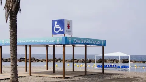 Zona de baño adaptada onda cero almeria