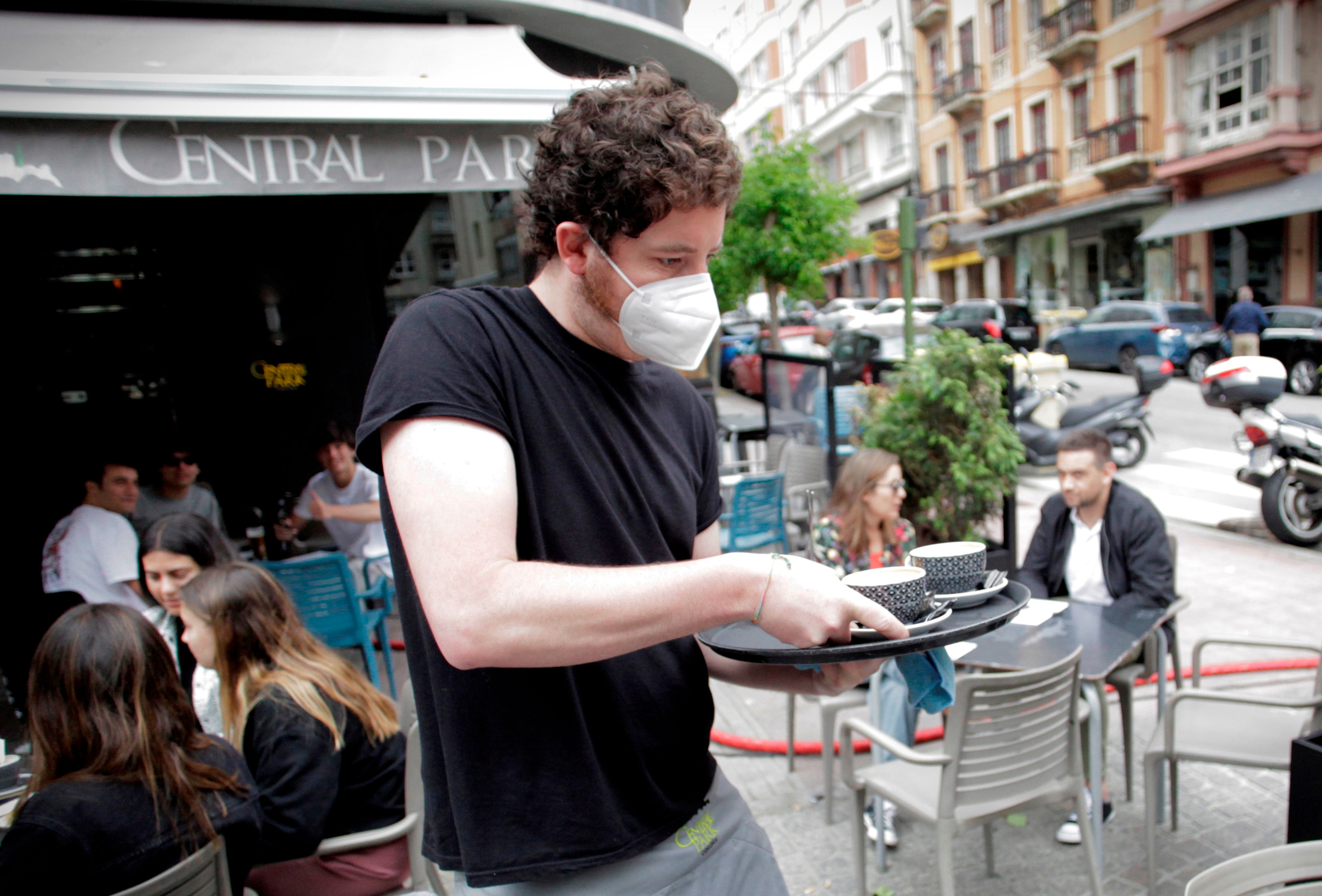 La junta de Andalucía pondrá en marcha un plan andaluz de vigilancia y seguimiento de rebrotes para proteger a la población frente al coronavirus La junta de Andalucía pondrá en marcha un plan andaluz de vigilancia y seguimiento de rebrotes para proteger a la población frente al coronavirus