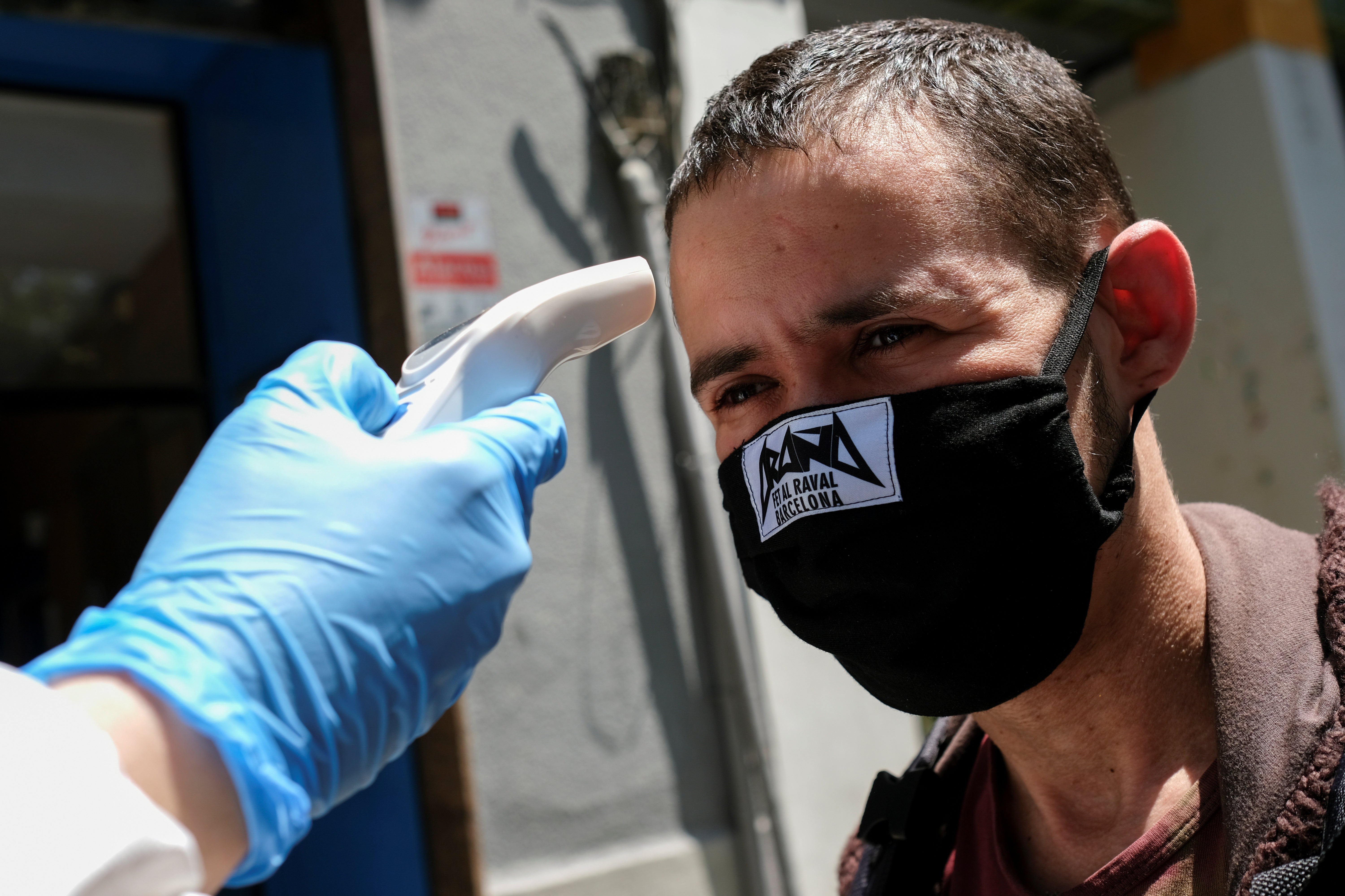 La OMS asegura que las mascarillas de tela siguen siendo eficaces contra las nuevas variantes del coronavirus La OMS asegura que las mascarillas de tela siguen siendo eficaces contra las nuevas variantes del coronavirus
