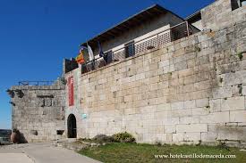 A desescalada vista dende un castelo medieval. A desescalada vista dende un castelo medieval.