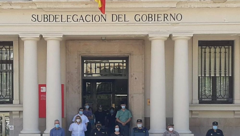 Minuto de silencio en la Subdelegación del Gobierno en Castellón.