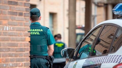 Un agente de la Guardia Civil