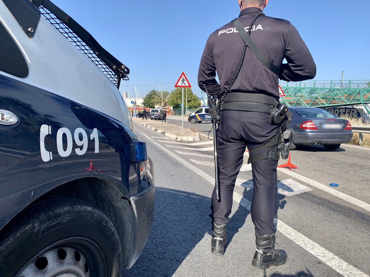 La Policía Nacional detiene a un joven de 19 años por vender droga a menores en un parque de Badajoz La Policía Nacional detiene a un joven de 19 años por vender droga a menores en un parque de Badajoz