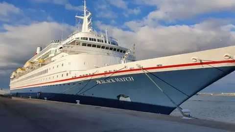 Creuer 'Black Watch', amb 500 passatgers, atracat al Port de Tarragona Creuer 'Black Watch', amb 500 passatgers, atracat al Port de Tarragona