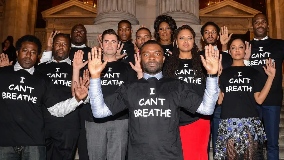 El actor David Oyelowo, la directora Ava DuVernay y el resto del equipo de la película 'Selma', con camisetas antirracistas El actor David Oyelowo, la directora Ava DuVernay y el resto del equipo de la película 'Selma', con camisetas antirracistas