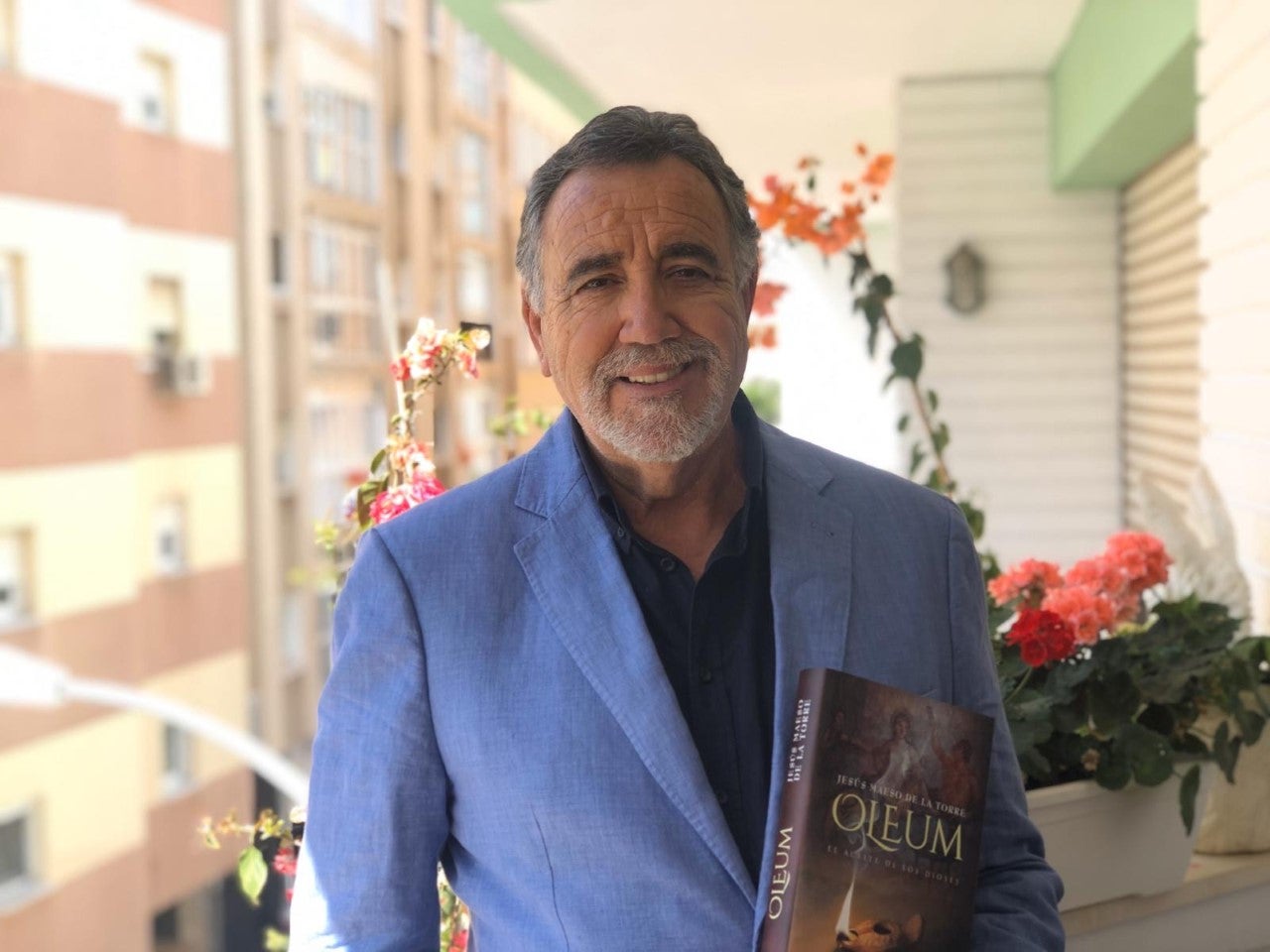 Jesús Maeso relata cómo el aceite de oliva influye en nuestra vida: "Este libro ha supuesto una busqueda de mi pasado" Jesús Maeso relata cómo el aceite de oliva influye en nuestra vida: "Este libro ha supuesto una busqueda de mi pasado"