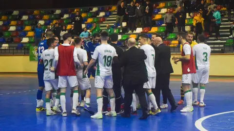 La plantilla del Irefrank Elche CF Sala se jugará el pase a la final por el ascenso ante el Manzanares. La plantilla del Irefrank Elche CF Sala se jugará el pase a la final por el ascenso ante el Manzanares.