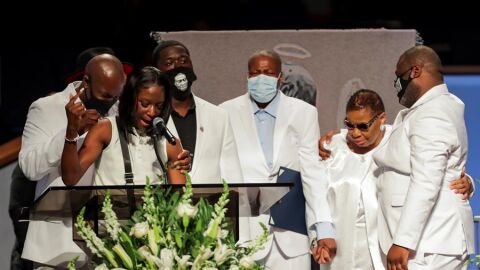 Familiares de George Floyd en su funeral.